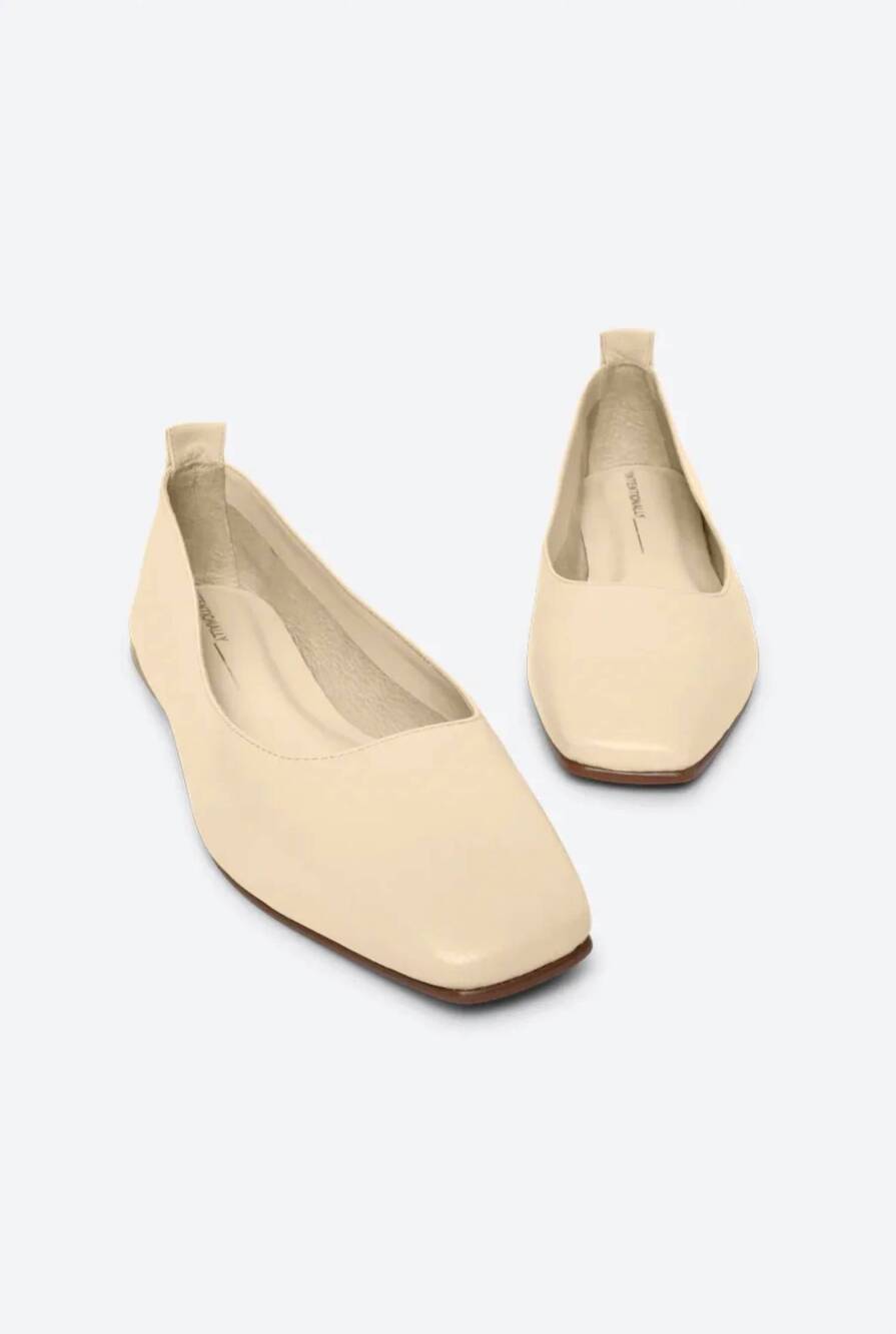 NEW INTENTIONALLY BLANK women's image flat shoes in eggnog